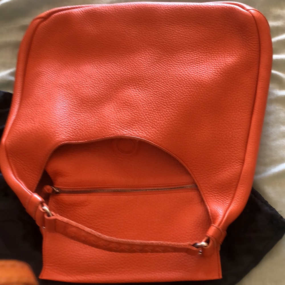 $2400 BOTTEGA VENETA CAMPANA Leather Hobo Bag - Picture 6 of 7